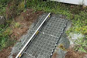 Fill the foundation grid with gravel.
